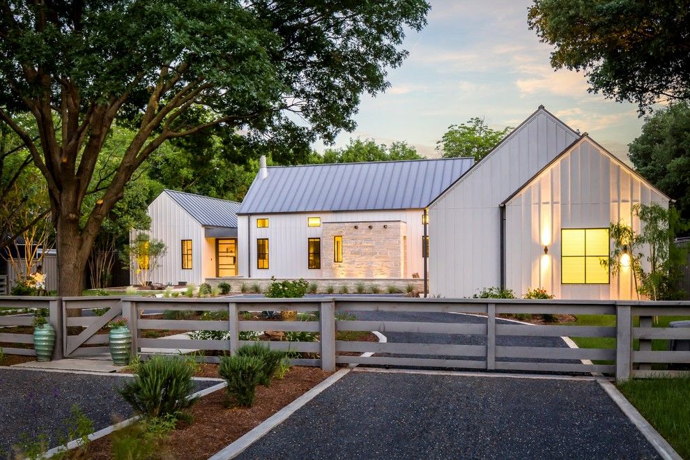 Sweet Ga Juke Joint for a Farmhouse Exterior with a White Fence and Modern Farmhouse in Dallas, Texas by Olsen Studios